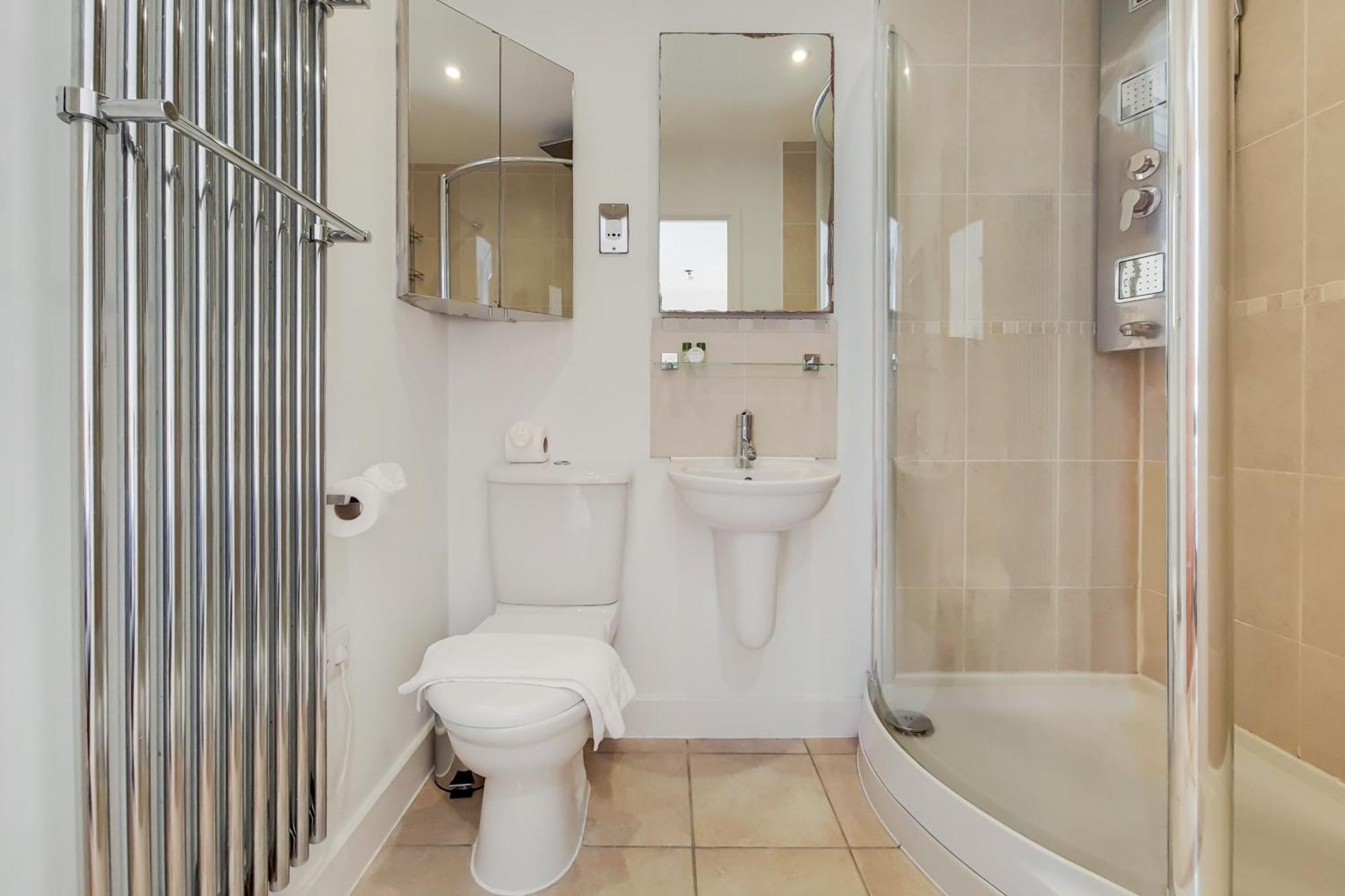 Deluxe Two Bed Apartment With River & City View ロンドン エクステリア 写真