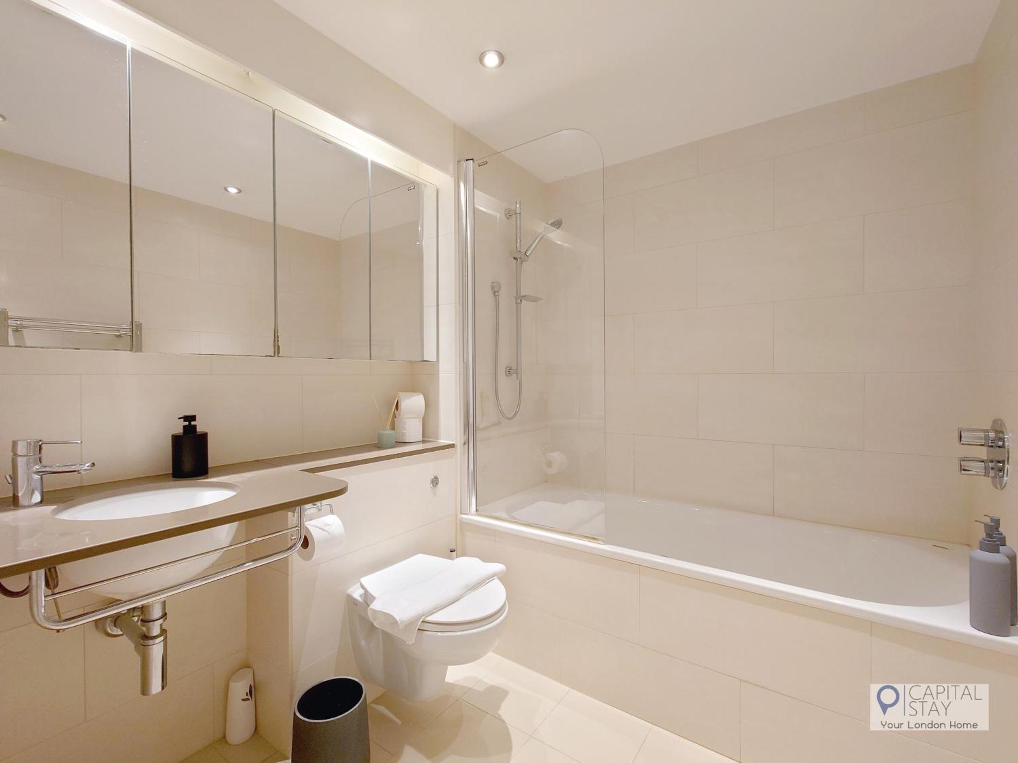 Deluxe Two Bed Apartment With River & City View ロンドン エクステリア 写真