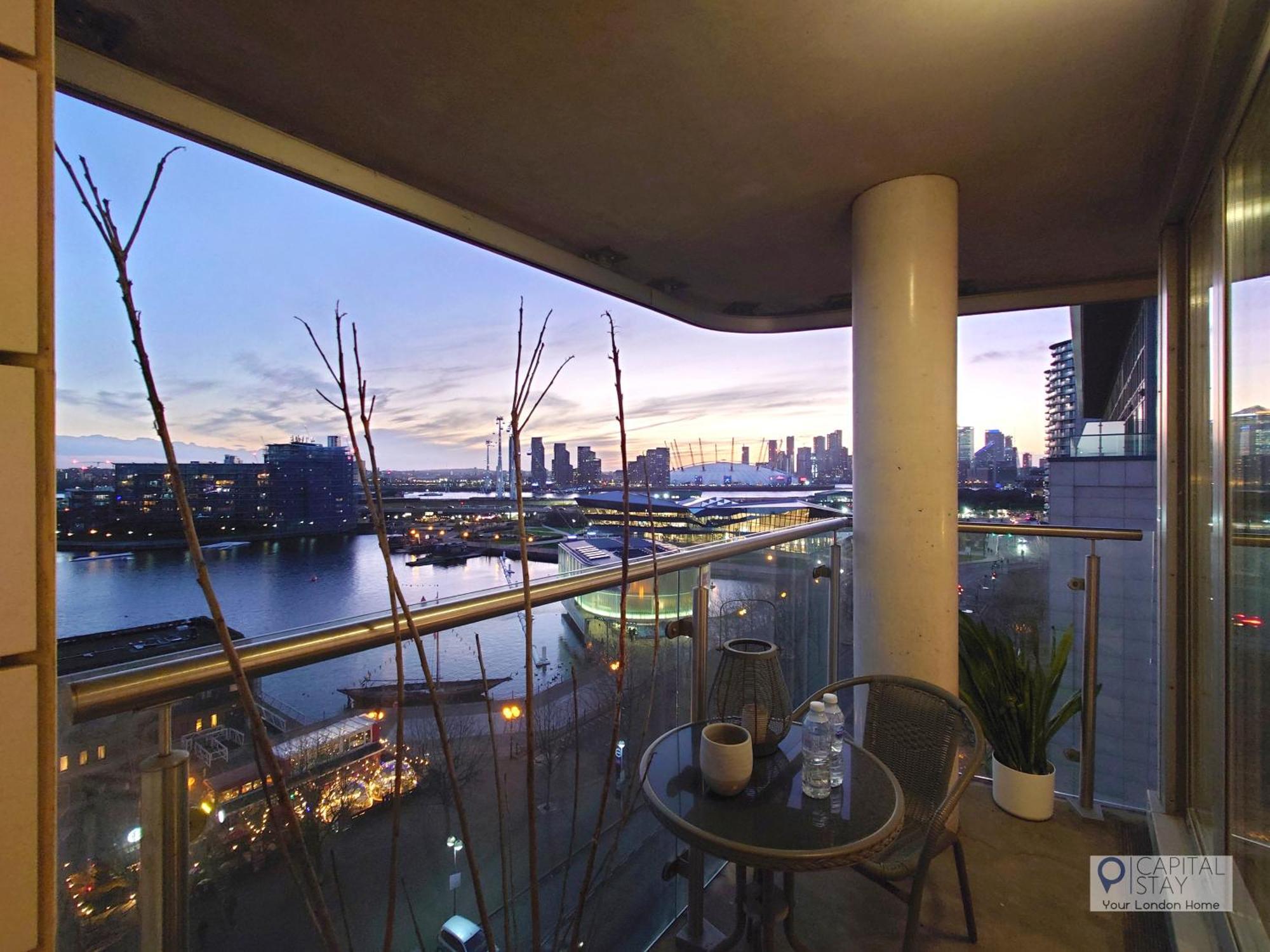 Deluxe Two Bed Apartment With River & City View ロンドン エクステリア 写真